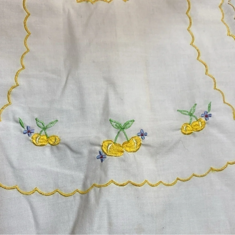 ⭐️Vintage 80s Mayfair Embroidered Cherries Bib
